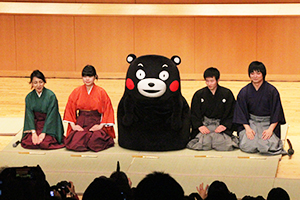 二松学舎大学狂言研究会が「くまモンファン感謝祭 2016 in Tokyo」でくまモンとコラボレーション狂言「盆山」を披露しました