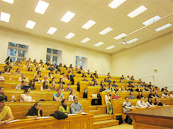 エトヴェシュ・ロラーンド大学で海外派遣講座風景