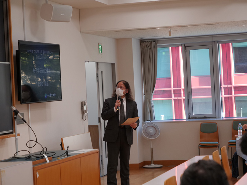 総合司会の田中正樹 二松学舎大学文学部教授