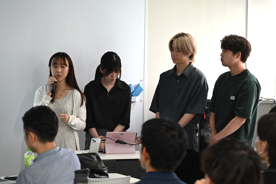 調査・分析した事業プランを発表