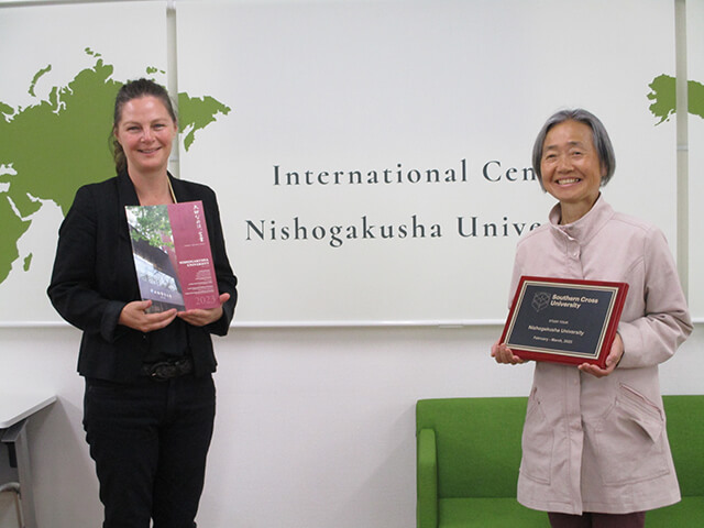 サザンクロス大学Zoe Hancock 氏、新木和広氏が本学国際交流センターを表敬訪問されました。