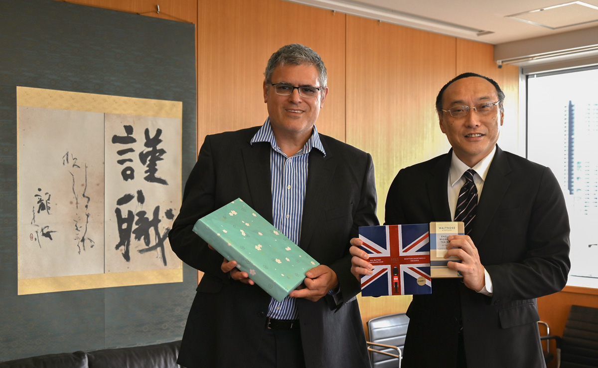 Stewart Eru氏と佐藤学長