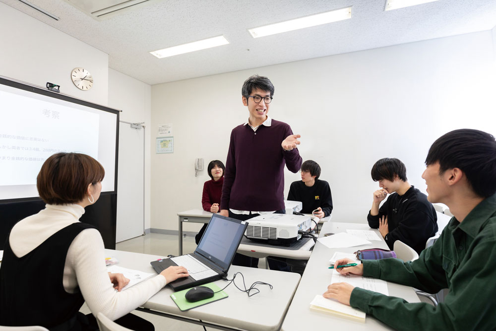 国際政治経済学部 国際経営学科／岩田幸訓ゼミ（ミクロ経済学）