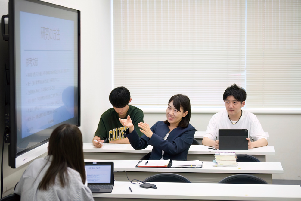 国際政治経済学部　国際政治経済学科／関沢修子ゼミ【憲法】