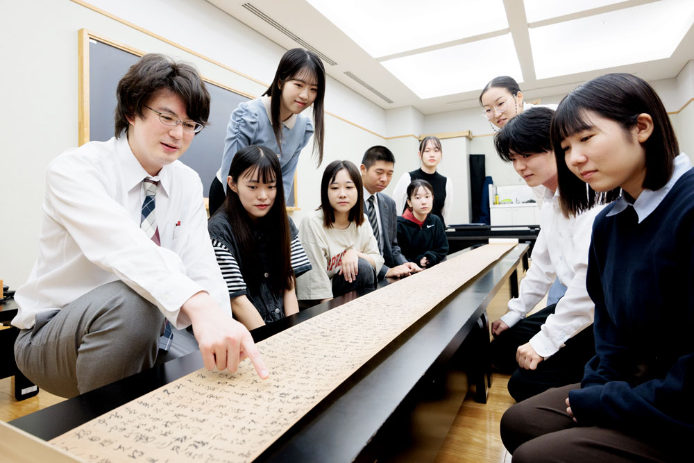 文学部　中国文学科　書道専攻／関 俊史ゼミ【書道・書学①】