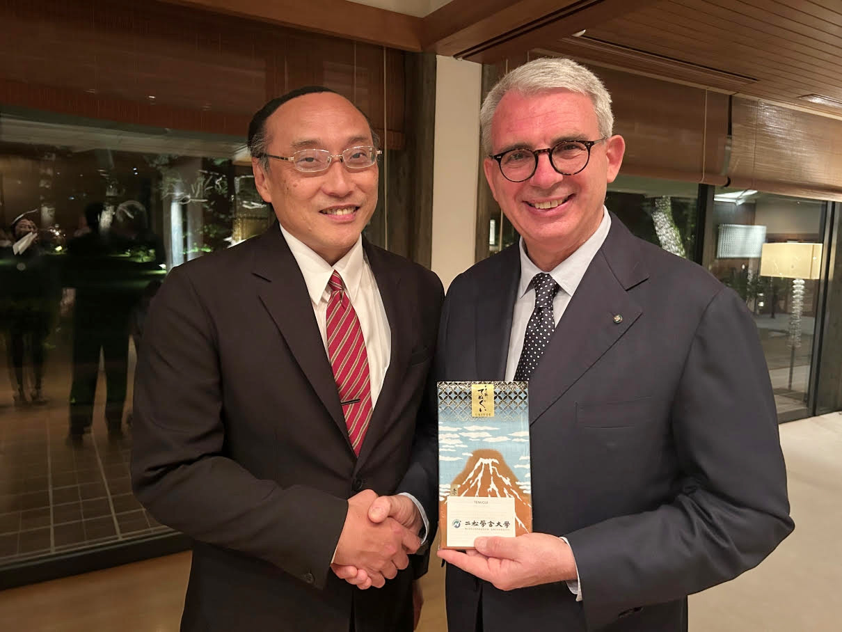 佐藤学長とジャンルイジ・ベネデッティ氏