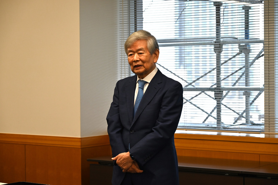 出席者に向けご挨拶をされる水戸英則理事長