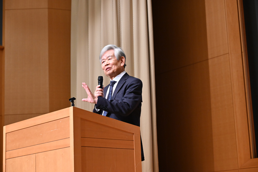 本学　水戸英則理事長