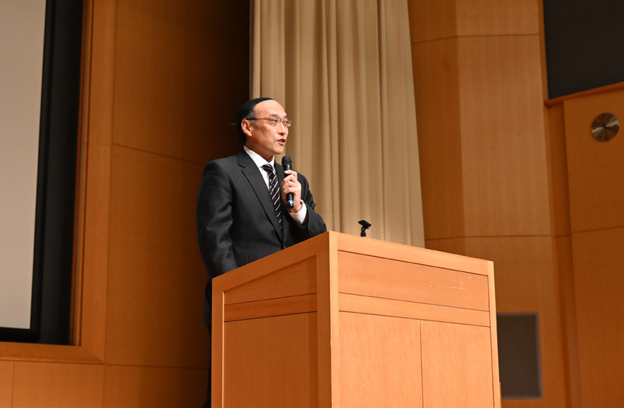 本学　佐藤晋学長