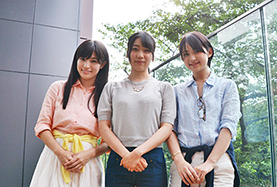 左より高崎聖子さん、日原慧子さん（本学学生）、鈴木咲さん
